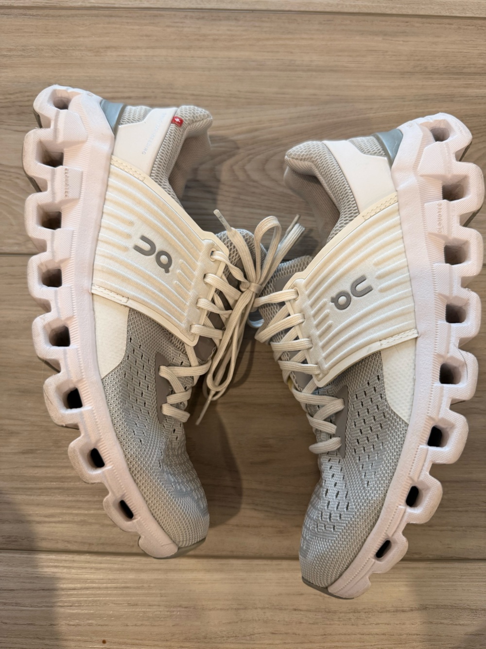 On Running Women's Cloudswift Athletic Sneakers in Light Gray and White - Picture 3 of 6